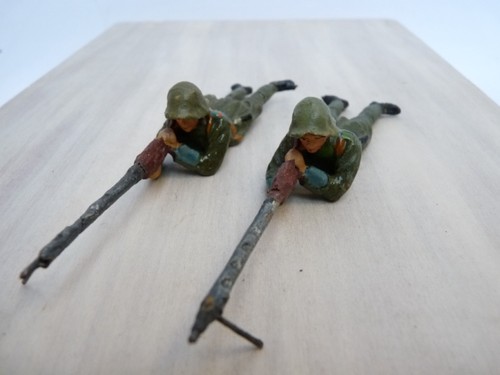 Soldat couché militaire - couché,