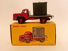 plateau Berliet avec container de la marque Dinky Toys