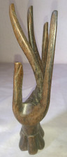 ANCIENNE STATUETTE PRESENTOIR PORTE BAGUE BIJOUX UNE MAIN en beau bois fais main