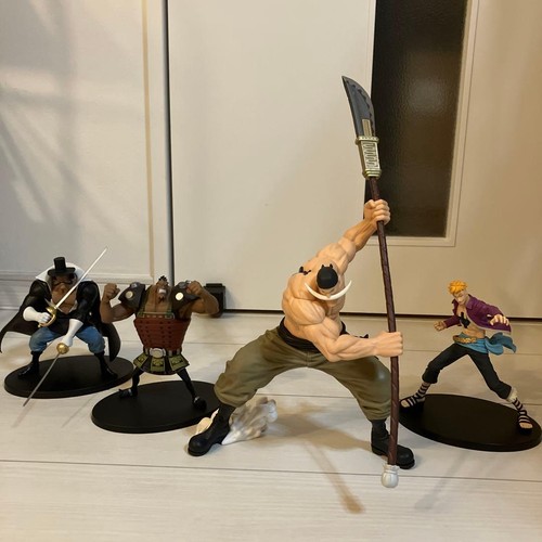 Lot figurines one piece - de,