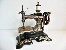 JOLIE PETITE MACHINE À COUDRE D'ENFANT OU JOUET EN FONTE BEAU -DÉCOR ÉP. 1900