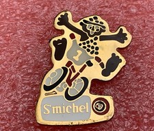 T11 Pins BISCUIT ST Saint MICHEL Gateau Mascotte Mallock Bamboula vélo lapel pin