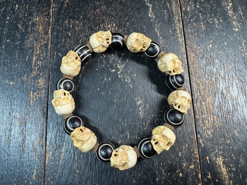 Bracelet crâne sol charnel