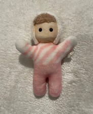 Adorable poupée rose et