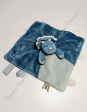 Doudou Plat Tiga Stegi Et Ops