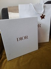 Boite Dior avec une petite déchirure 30.5x32x5x13.5+sac Shopping 36x44x16.5