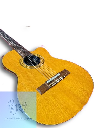 Guitare classique électrique