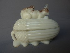 BOITE SUCRIER BEURRIER ECUREUIL SUR GLAND OPALINE VALLERYSTHAL