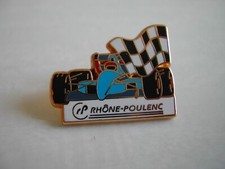 Pin's Rhône-Poulenc RP - Formule 1 et drapeau à damier signé Arthus