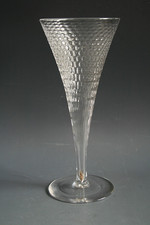 ANCIEN VERRE À CHAMPAGNE