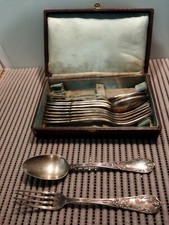 12 Couverts Anciens 6 Cuillères et 6 fourchettes en métal argenté Métal Blanc 84