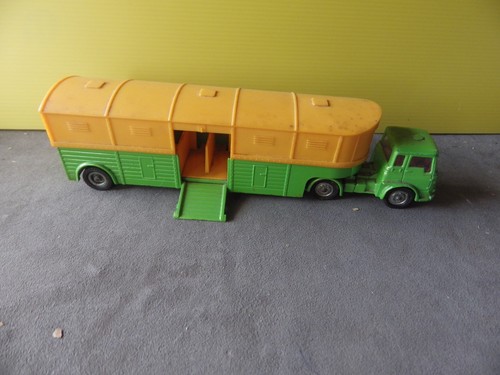 Epave corgi toys - corgi, camion