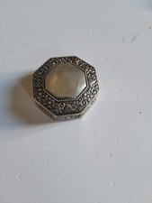 Joli Boite Octogonale Pilulier ou poudrier  en Argent 28 Grammes