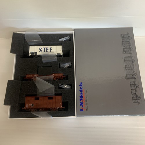 Train models 30259 - ls,