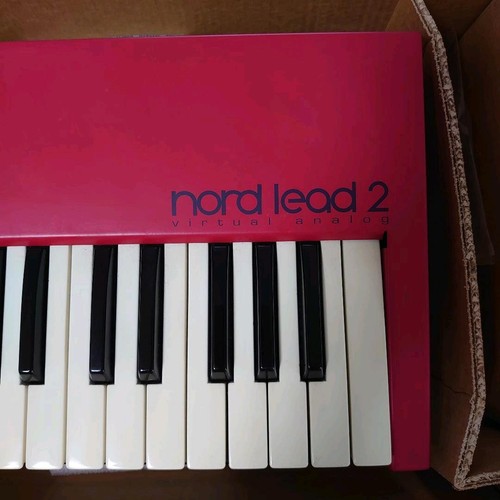 Clavia nord lead - nord,