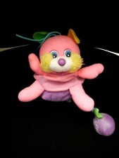 doudou peluche insecte abeille fruit prune rose violet POPPLES vintage