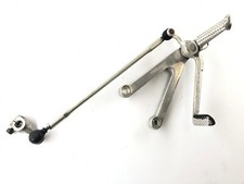 Yamaha YZF R1 RN04 [2000] - Repose-pied gauche avec levier de vitesses et tringl