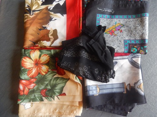 Lot foulards carrés un - de, ,