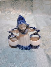 Delft, petite figurine en porcelaine, porteuse d'eau