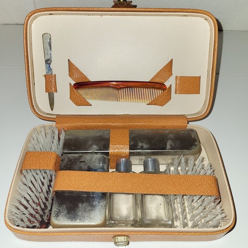 Très ancienne trousse de - ,