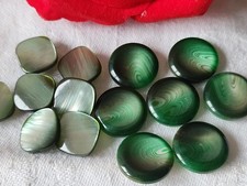 Lot 14 boutons vintage 2 séries tons vert pied 1,4 et 1,7 cm ref 1435