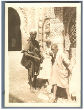 Maroc, Fès (فـاس), Scène à la fontaine  Vintage silver print.   Tirage argen