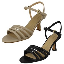 'Femmes Clarks' à Lanières