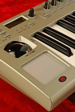 NOVATION REMOTE 25 LE