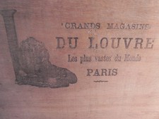 Ancienne boite à chapeau GRAND MAGASIN DU LOUVRE PARIS déco vêtement shabby