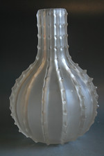 ANCIEN VASE EN VERRE RENE