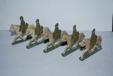 LOT DE 5 MILITAIRES A CHEVAL