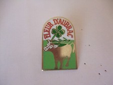 PINS  FLEUR D AUBRAC  VACHE