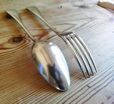 ENSEMBLE FOURCHETTE + CUILLÈRE METAL ARGENTE POINÇON CHRISTOFLE MODÈLE BAGUETTE 