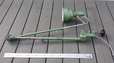 Ancienne belle lampe d'atelier verte articulée 2 bras LUMINA