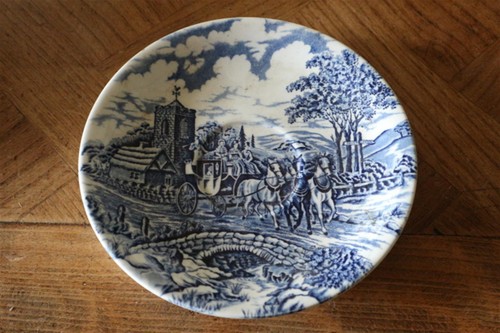 Petite assiette soucoupe sous - soucoupe,
