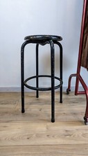 Ancien tabouret industriel noir
