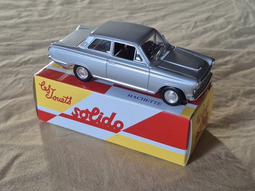 Voiture miniature ford cortina - miniature,