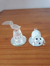 Dé à coudre et chien en cristal de Swarovski années 90 sur socle de verre