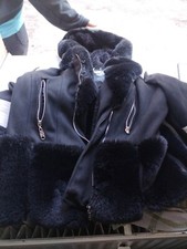Veste D'hiver Noire Et Blanche Avec Capuche 