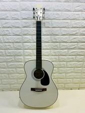 Guitare acoustique Suzuki