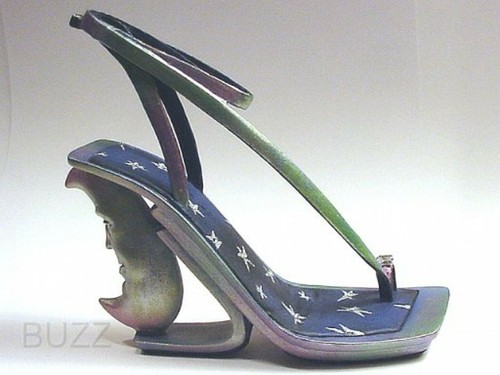 Luminous moon shaped heel - shaped,