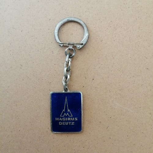 Porte clé ancien émaillé - porte,