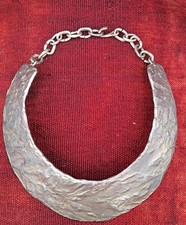 Collier Torque Par Biche De Bere à Paris, Années 80