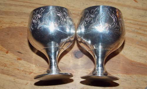Gobelets ciselés métal - gobelets,
