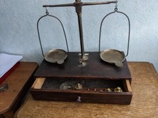 balance Trebuchet et ses masses marquées