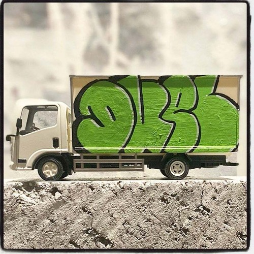 Duel graffiti truck toy - duel,