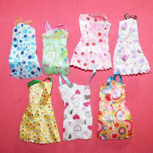 Lot robes pour poupée - 7,
