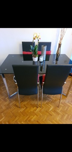 Table chaises salle - salle, À