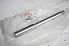 Axe de roue avant origine