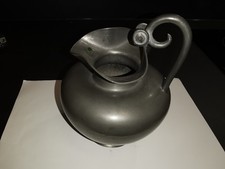 Cruche verseuse en étain de